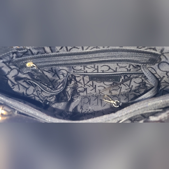 Calvin Klein Purse 👜 - Picture 11 of 16